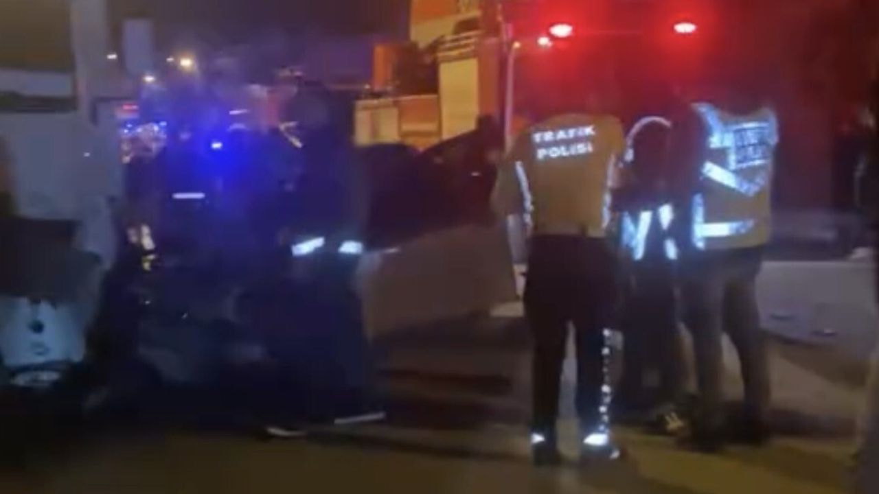 Gaziantep Araban'da Feci Kaza: Park Halindeki Kamyona Çarpan Otomobilde 2 Genç Öldü