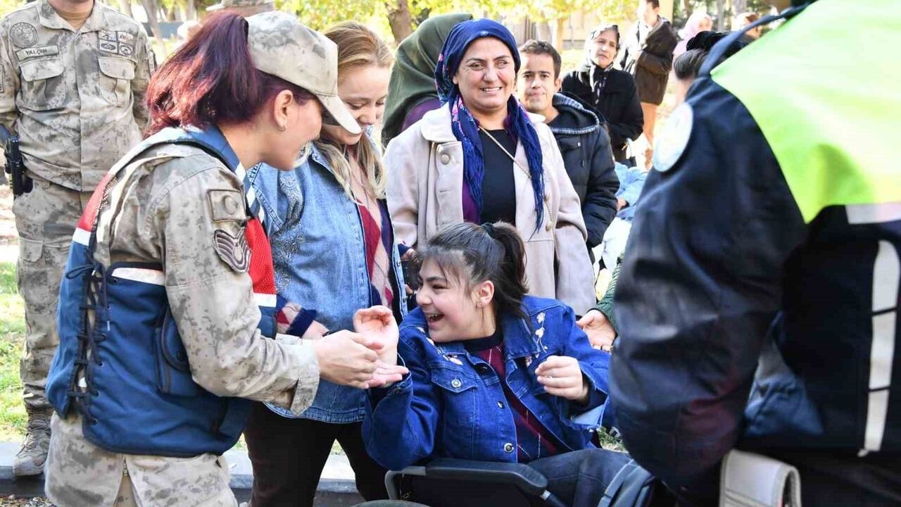 Gaziantep Jandarmasından Özel İhtiyaçlı Öğrencilere Anlamlı Ziyaret