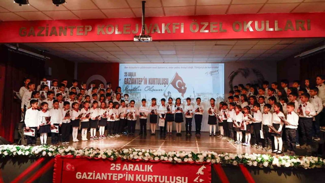 Gaziantep Kolej Vakfı'nda 25 Aralık Coşkusu: 104. Yıl Kutlaması