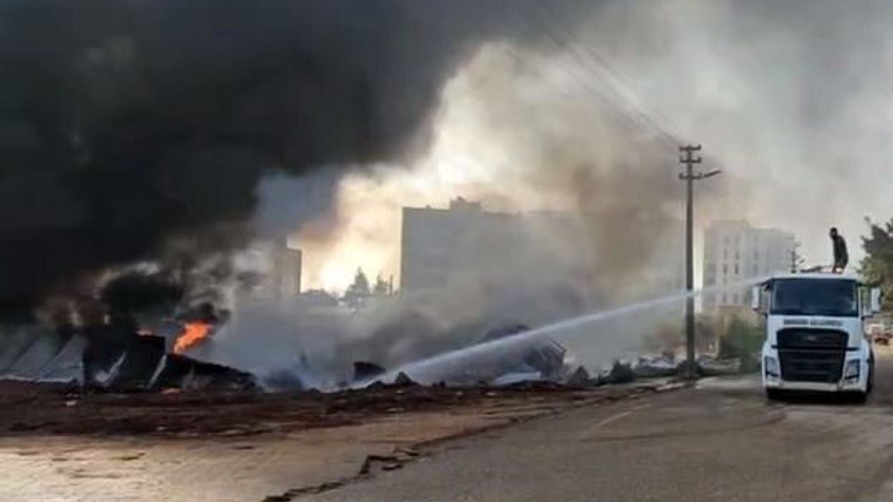 Gaziantep Nurdağı'nda Şantiyede Depo Yangını
