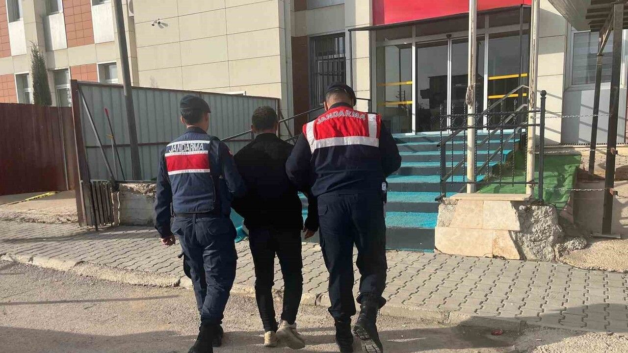 Gaziantep'te 11'er Yıl Hapisle Aranan 3 Şüpheli Jandarma Tarafından Yakalandı