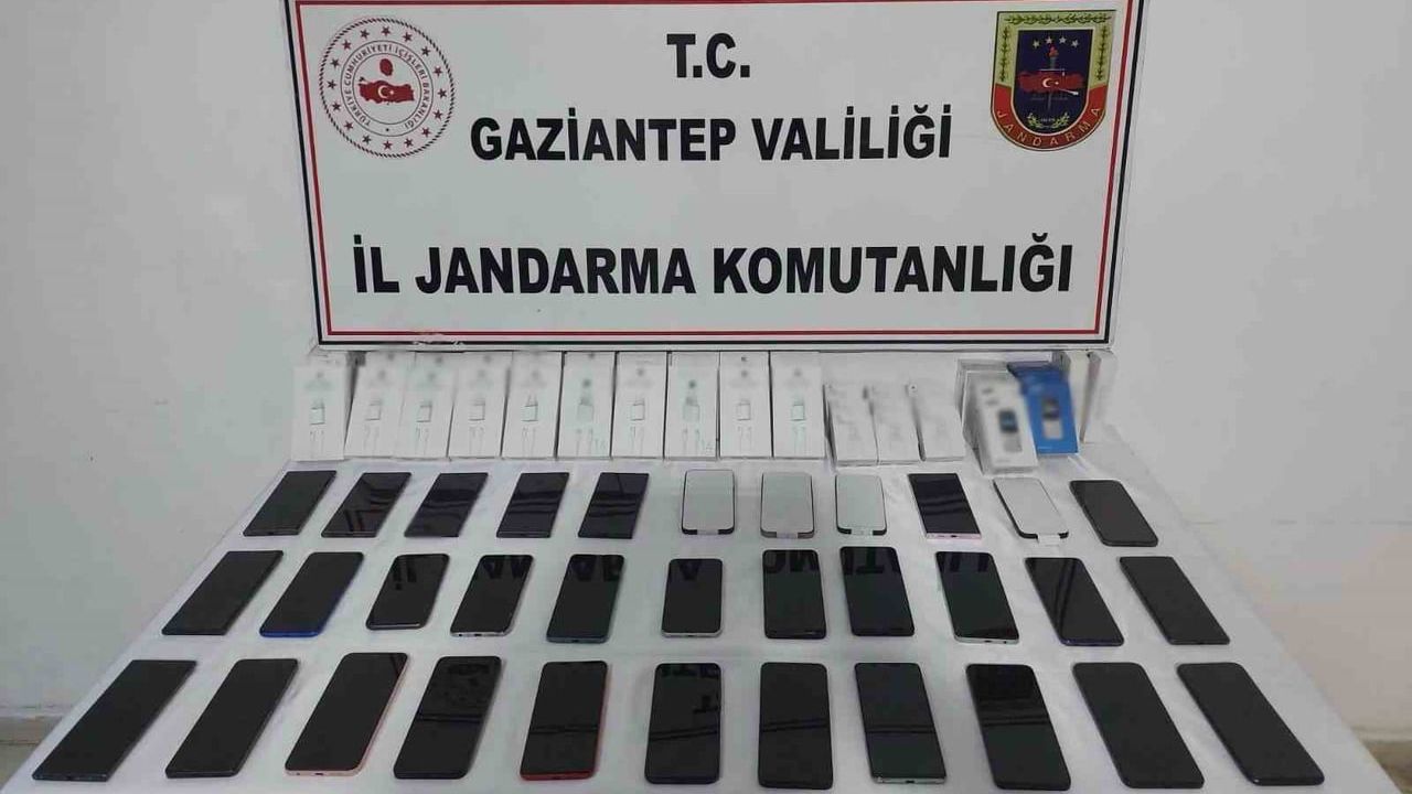 Gaziantep’te 800 bin TL’lik Kaçak Cep Telefonu Operasyonu