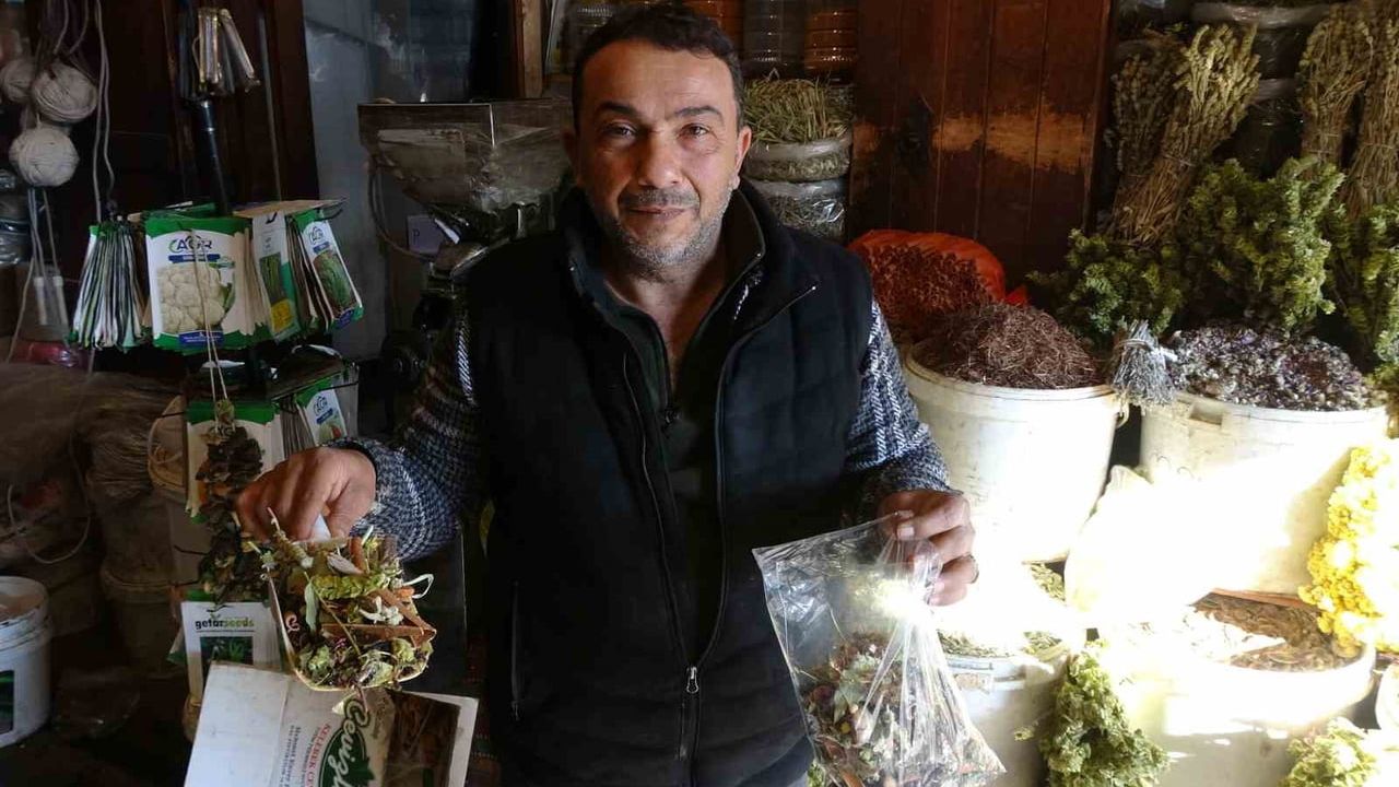 Gaziantep'te Aktarlara Karla Gelen Talep: Kış Çayına Yoğun İlgi