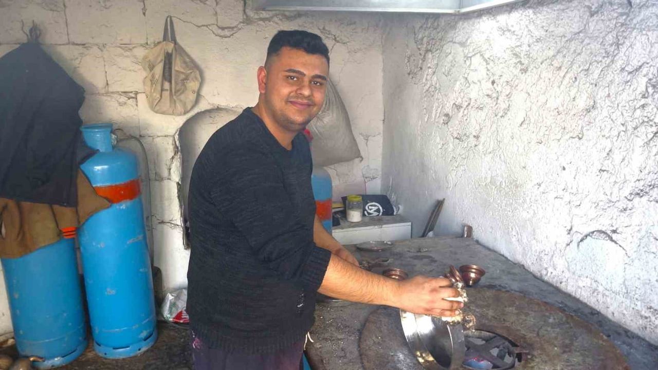 Gaziantep'te Baba-Oğul 45 Yıldır Kalaycılığı Yaşatıyor