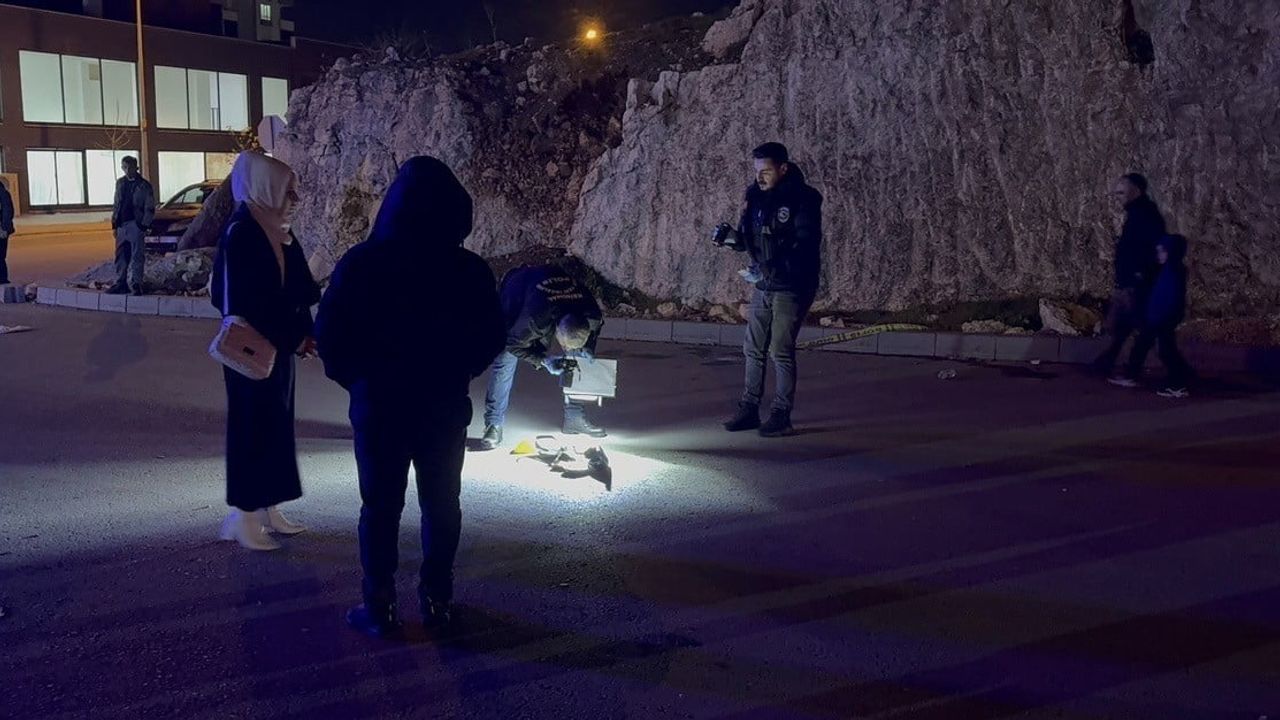 Gaziantep'te Feci Kaza: Otomobilin Çarptığı Anne Öldü, Kızı Ağır Yaralandı