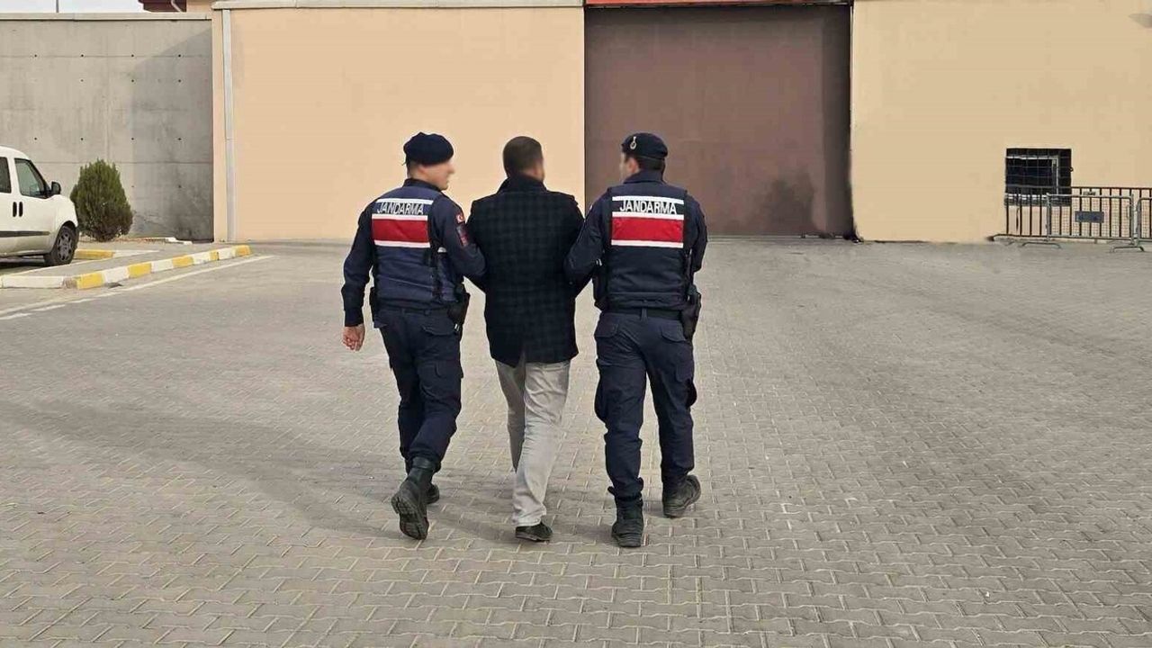 Gaziantep’te Jandarma, 12 Yıl ve Üzeri Cezayla Aranan 3 Kişiyi Yakaladı