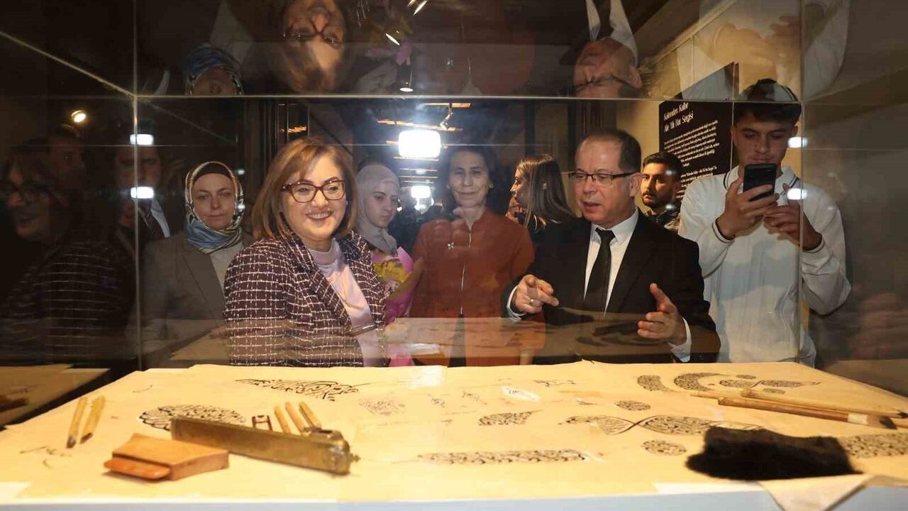 Gaziantep'te 'Kalemden Kalbe' Hüsn-i Hat Sergisi — Hattat Ahmet Elbeşir'in Eserleri