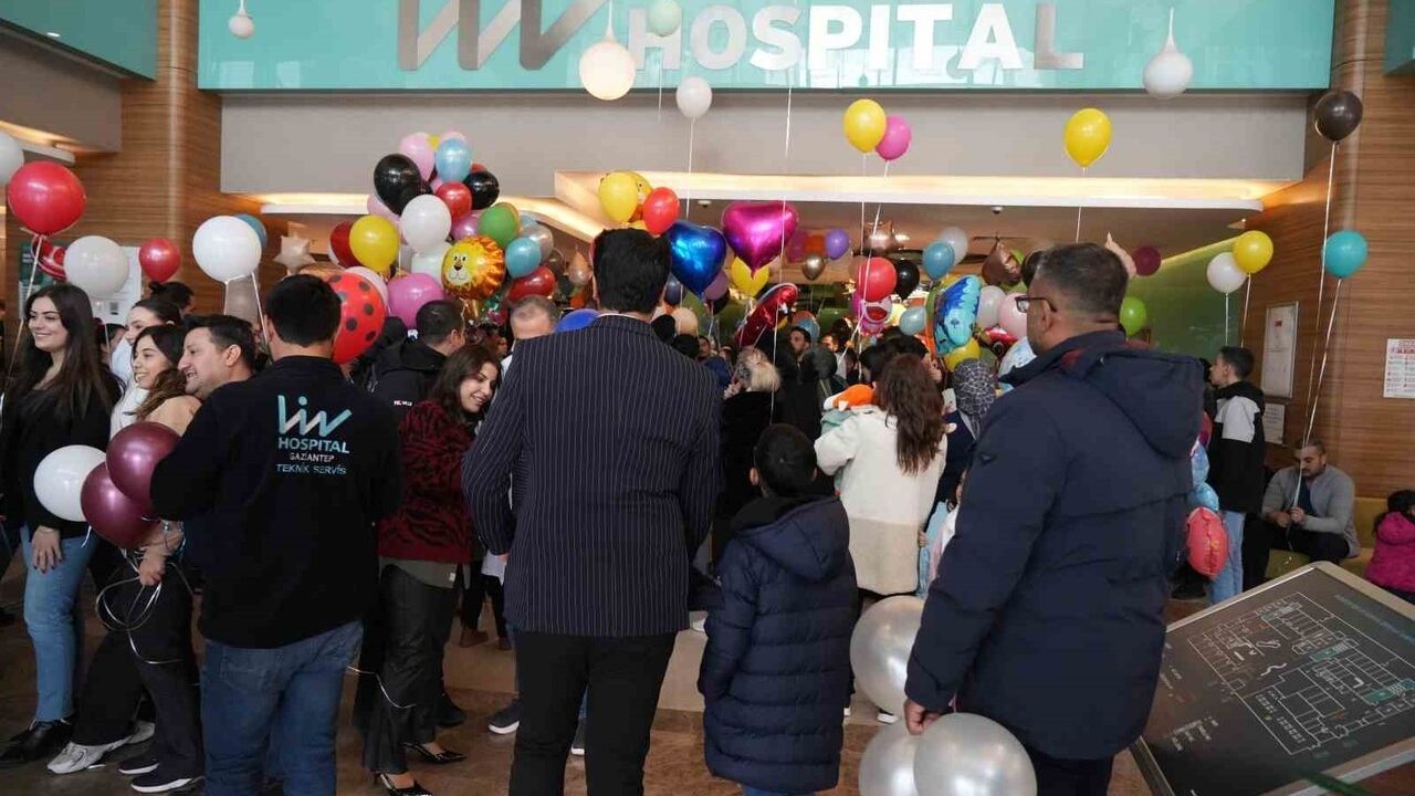 Gaziantep'te Kanseri Yenen 7 Yaşındaki Melih Tuğra İçin Balonlar Göğe Bırakıldı