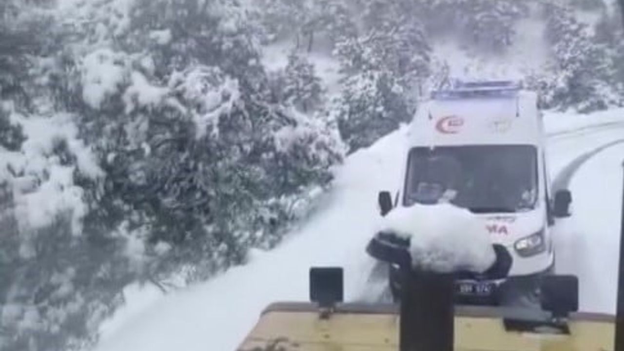 Gaziantep'te Kolu Kırılan Kadın, Yol Açma Ekipleriyle Hastaneye Yetiştirildi