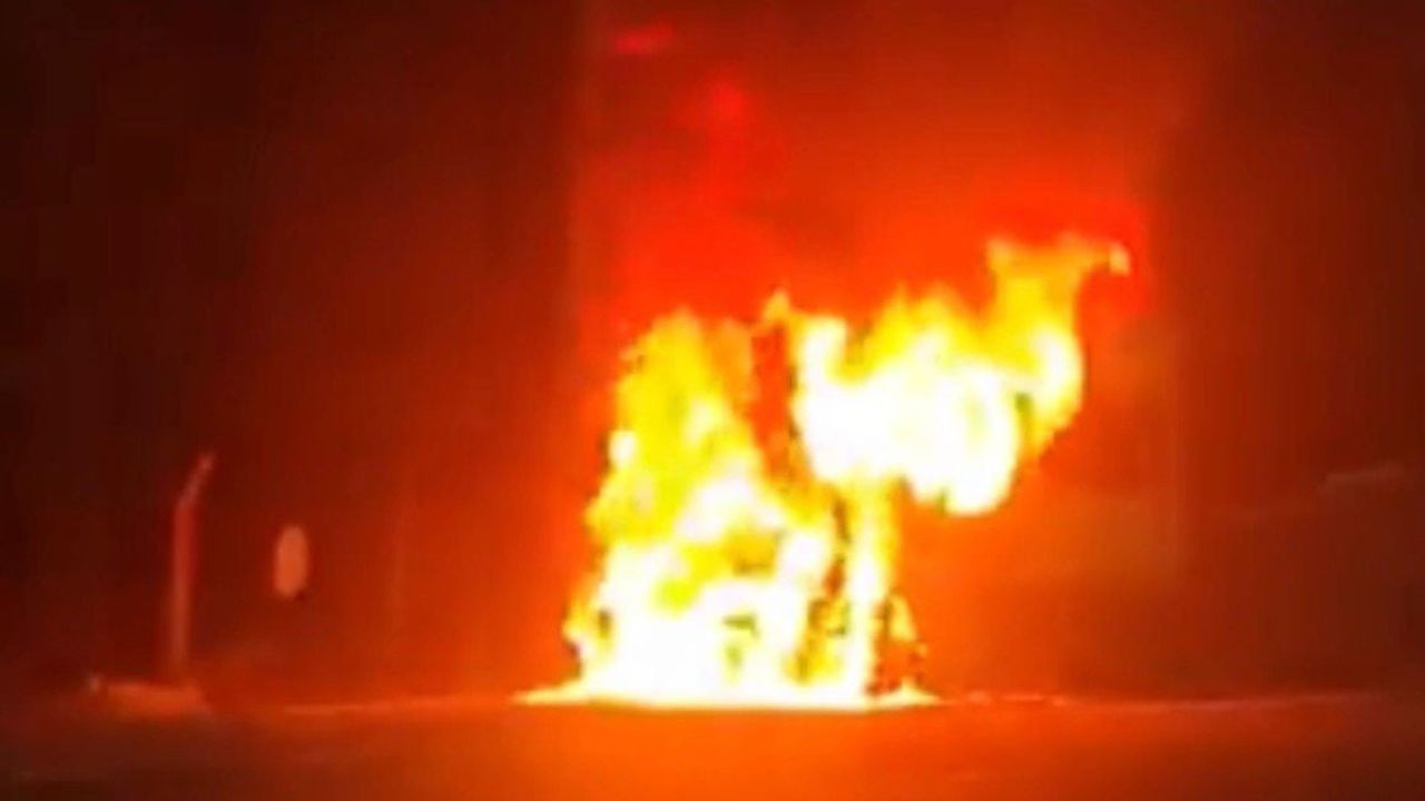 Gaziantep’te seyir halindeki işçi servisi alev topuna döndü