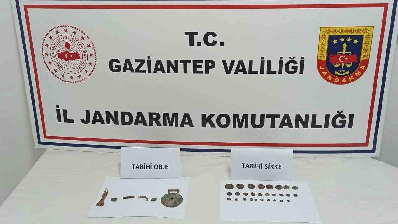 Gaziantep'te Tarihi Sikke Operasyonu: 3 Gözaltı, 28 Eser Ele Geçirildi