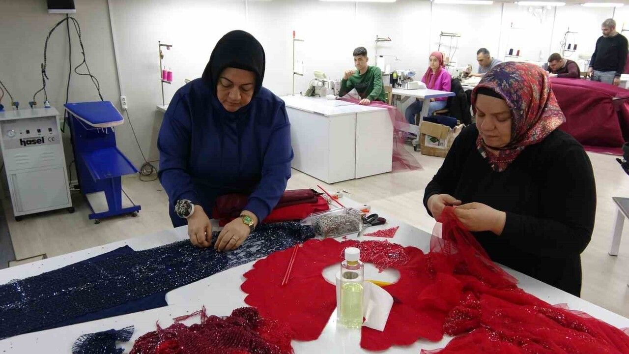 Gaziantepli Nesrin Solmaz, Hurdacı Dikiş Makinesiyle Gelinlik Markası Kurdu