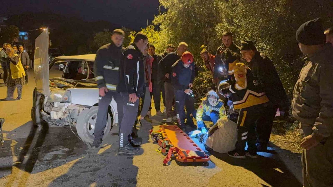 Gazipaşa'da Tofaş beton bloğa çarptı — 1 yaralı