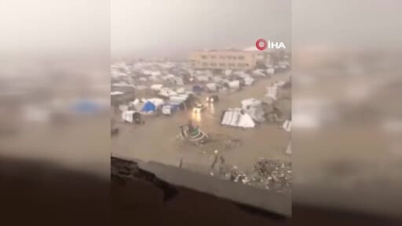 Gazze'de Şiddetli Yağış: Yerinden Edilen Filistinlilerin Çadırları Sular Altında