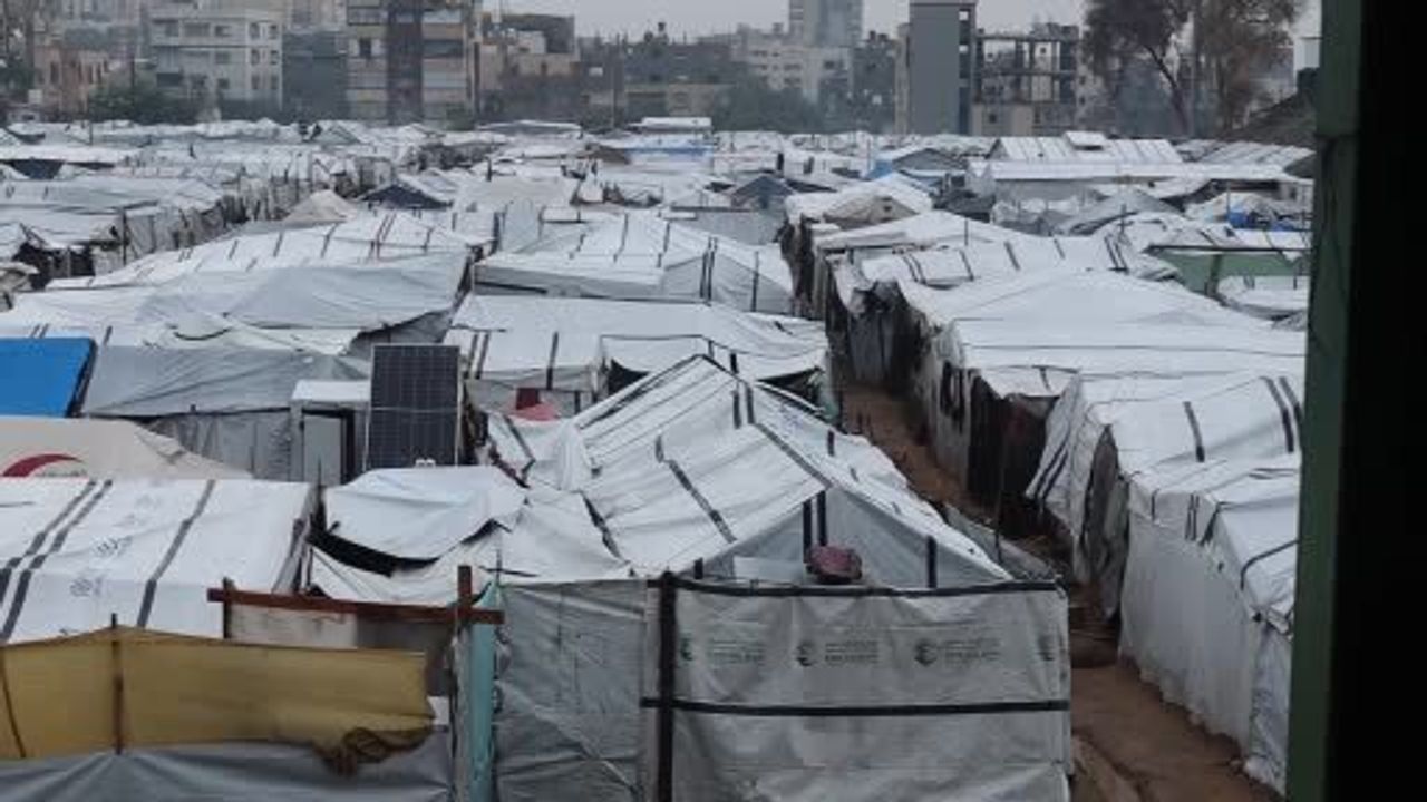 Gazze'de Şiddetli Yağışlar Çadırları Bastı — Yermuk Mülteci Kampı'nda Yerinden Edilenler Zor Durumda