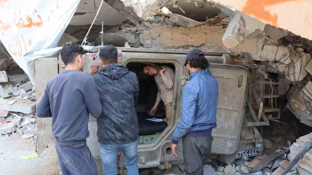 Gazze'de Yahya Hajij zırhlıyı güneş enerjili şarj istasyonuna dönüştürdü