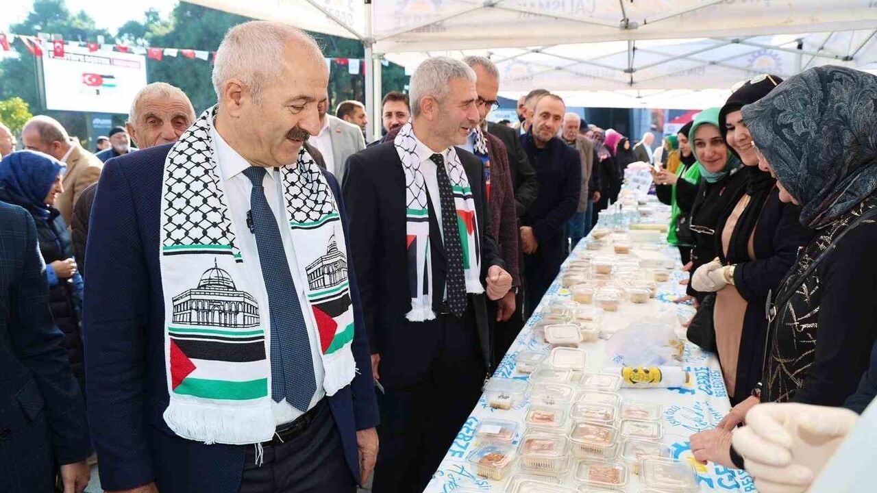 Gebze'de 'Filistin'e Destek Panayırı' Başladı — Kadınların El Emeği Satışta