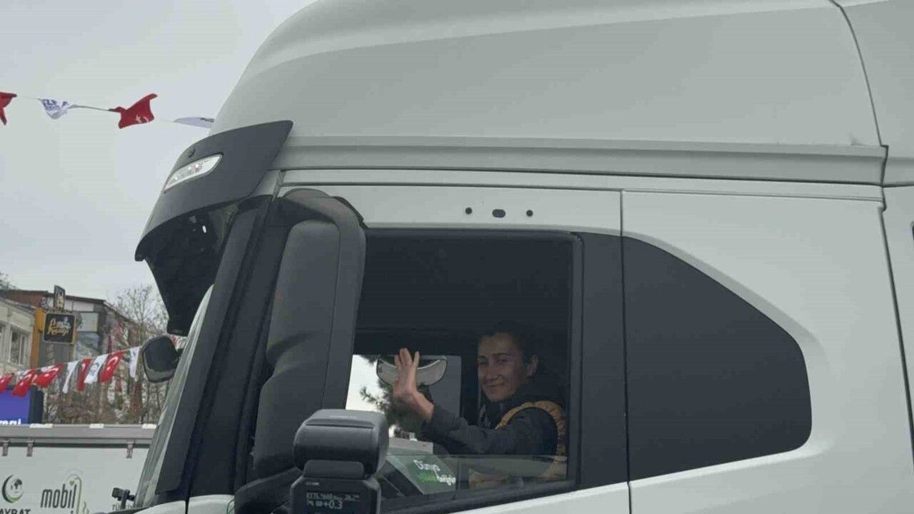 Gebze'den Sudan'a 10 Tır Yardım Konvoyu — Kadın Tır Şoförü Öncülük Etti