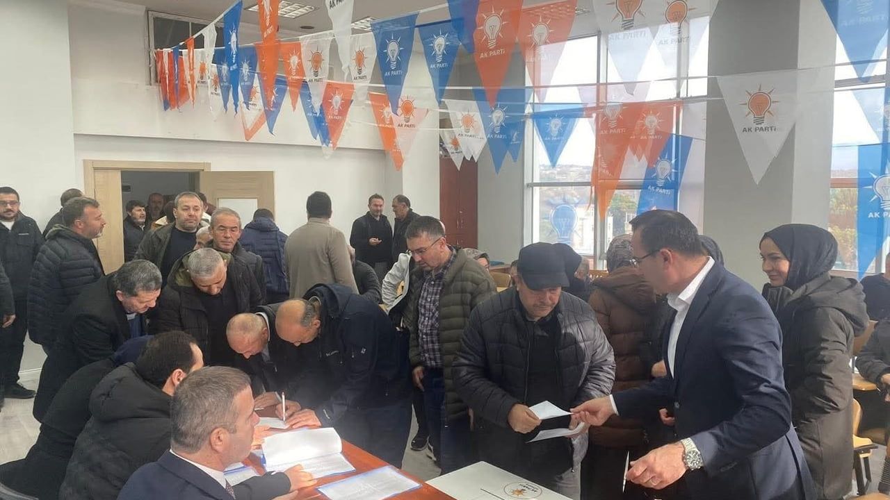 Gediz AK Parti’de Yeni İlçe Başkanı İçin Temayül Yoklaması Yapıldı