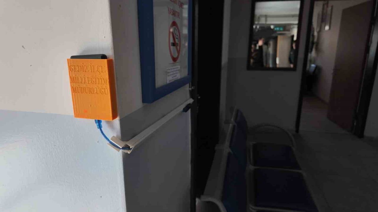 Gediz'in Genç Yazılımcıları RFID ile Personel Takip Sistemini Sıfırdan Geliştirdi