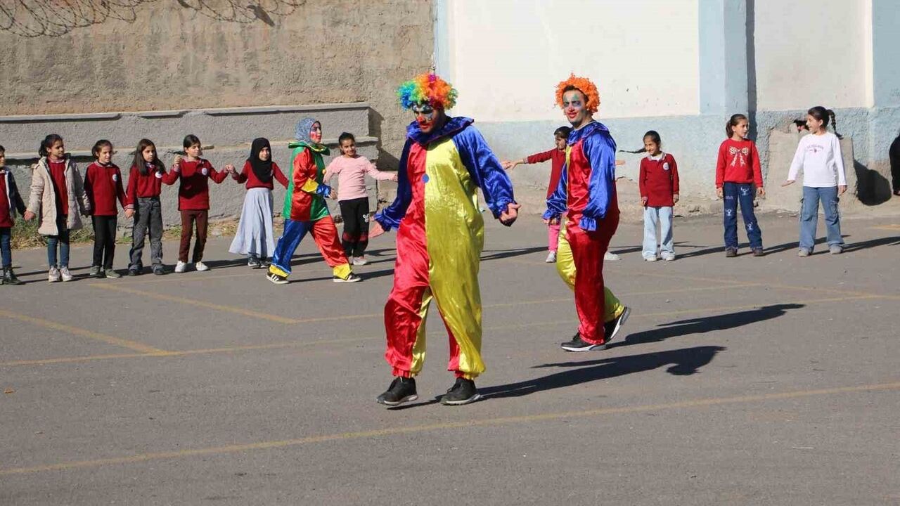 Genç Yeşilay ve Genç Kızılay'dan Fatih İlkokulu'nda Bağımlılık Farkındalığı