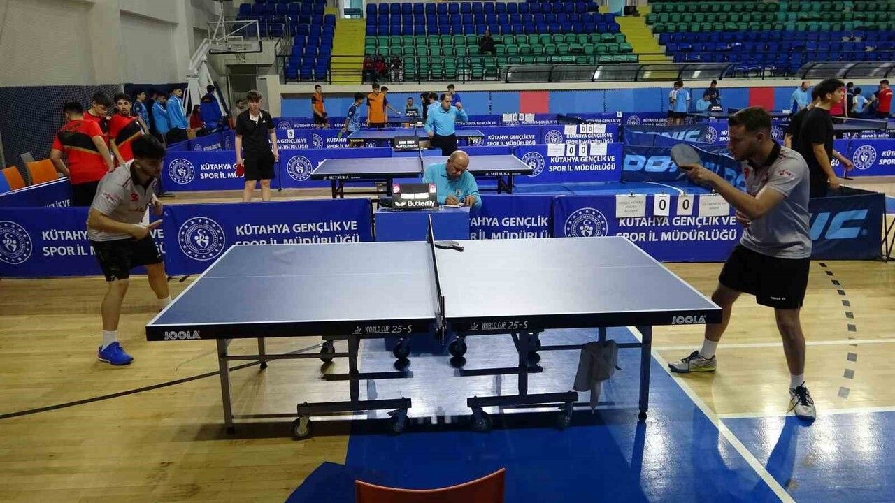 Gençler Masa Tenisi Güneybatı Bölge Müsabakaları Kütahya'da Başladı