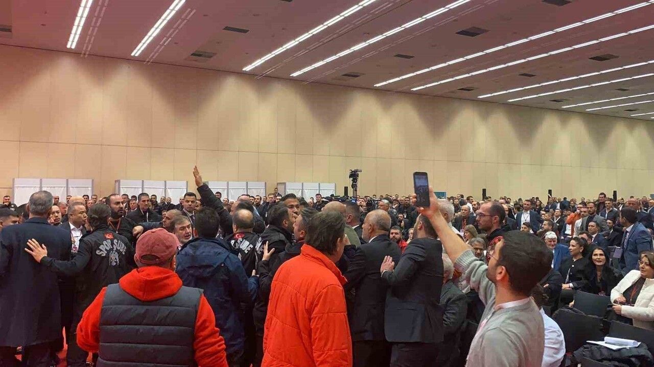 Gençlerbirliği Olağanüstü Genel Kurulu'nda Kavga