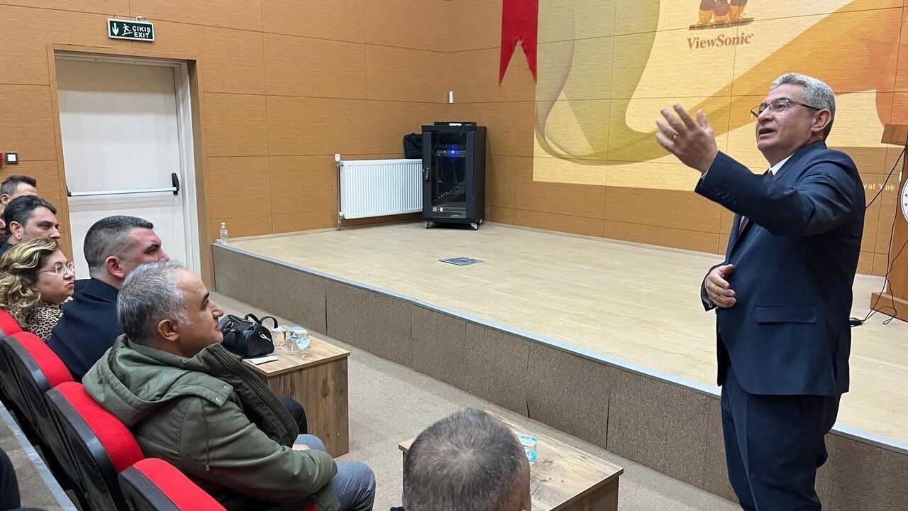 Germencik Kaymakamı Sultan Doğru'dan Koordinasyon Vurgusu — İlçe İdare Şube Başkanları Toplantısı