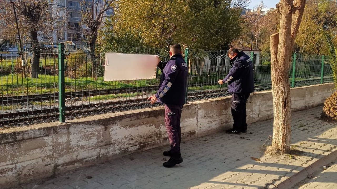 Germencik'te İzinsiz Afişlere Zabıta Müdahalesi