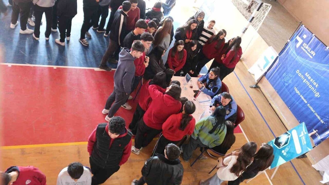 Germencik'te Liselilere Polislik Tanıtımı — Aydın Emniyeti 'Kariyer Günleri'