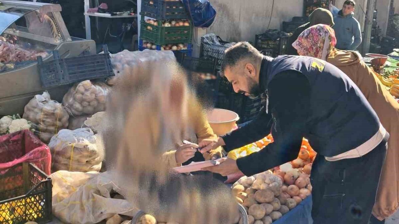 Germencik'te Pazar Yerini Kirleten Esnafa Ceza