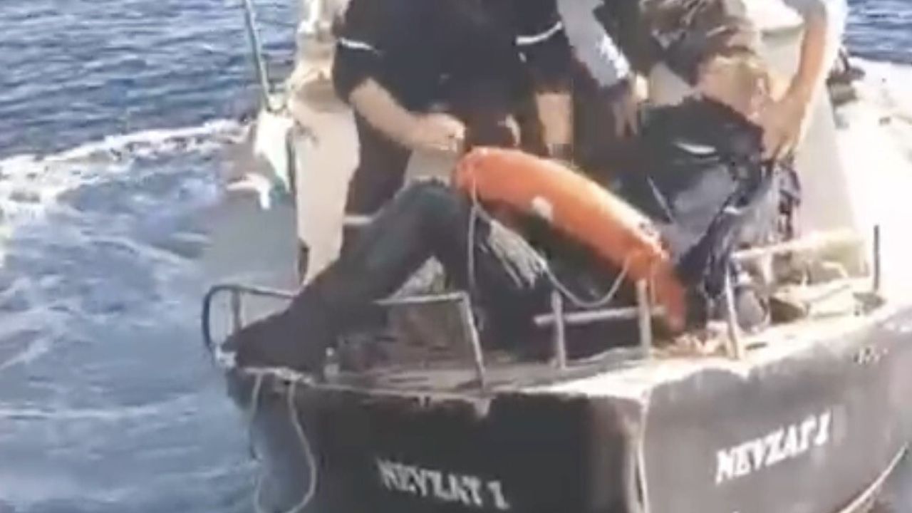 Gestaş ve Balıkçılar Feribottan Atlayan Kişiyi Kurtardı