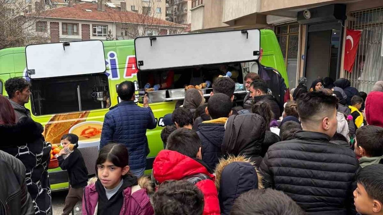 Gezici Aşevi 81 İlde: Polis Memuru Mustafa Şahin'in Projesi