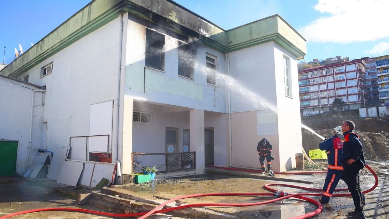 Giresun'da Gençlik Merkezi Yangını: Bina Kullanılamaz Hale Geldi