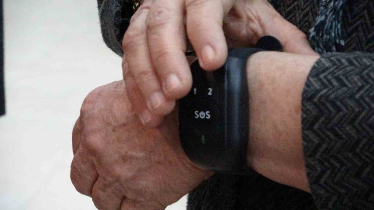 Giresun’da Yaşlılara Akıllı Bileklikle 7/24 Takip Başladı