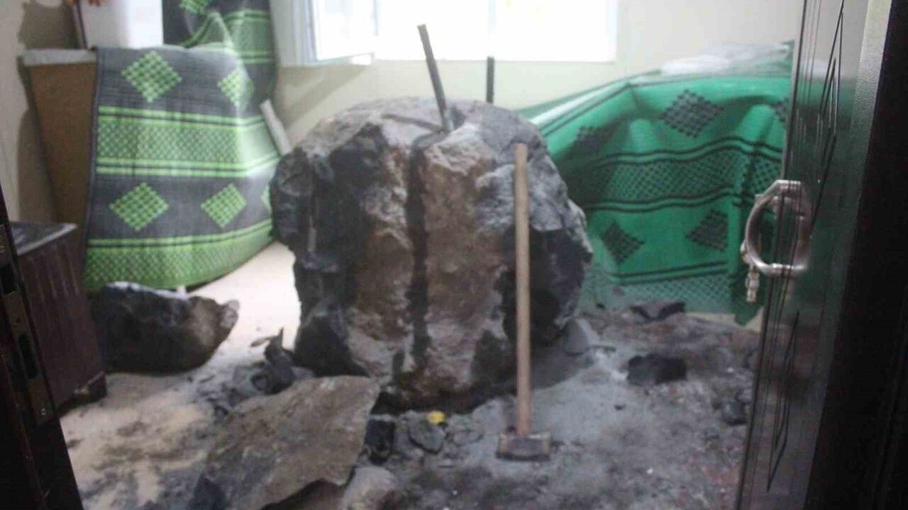 Giresun Görele’de Kopan Kaya Evin İçine Girerek Maddi Hasara Yol Açtı