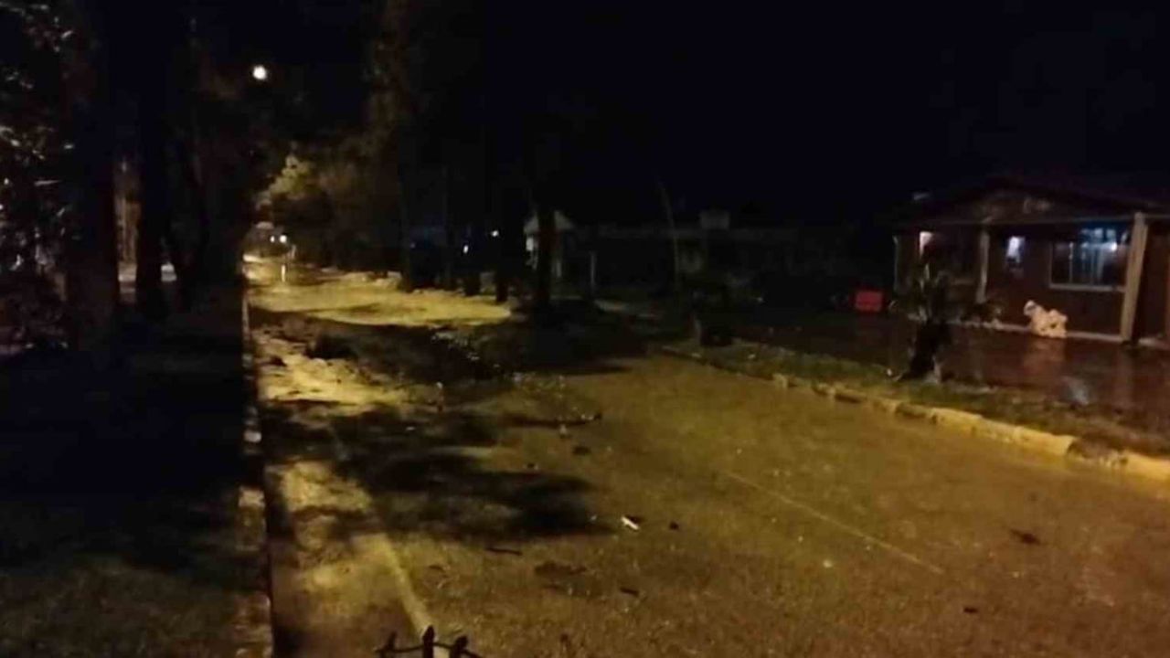 Giresun Tirebolu'da Fırtına Taşkını: 5 Metrelik Dalgalar Sahil Yolunu Bastı