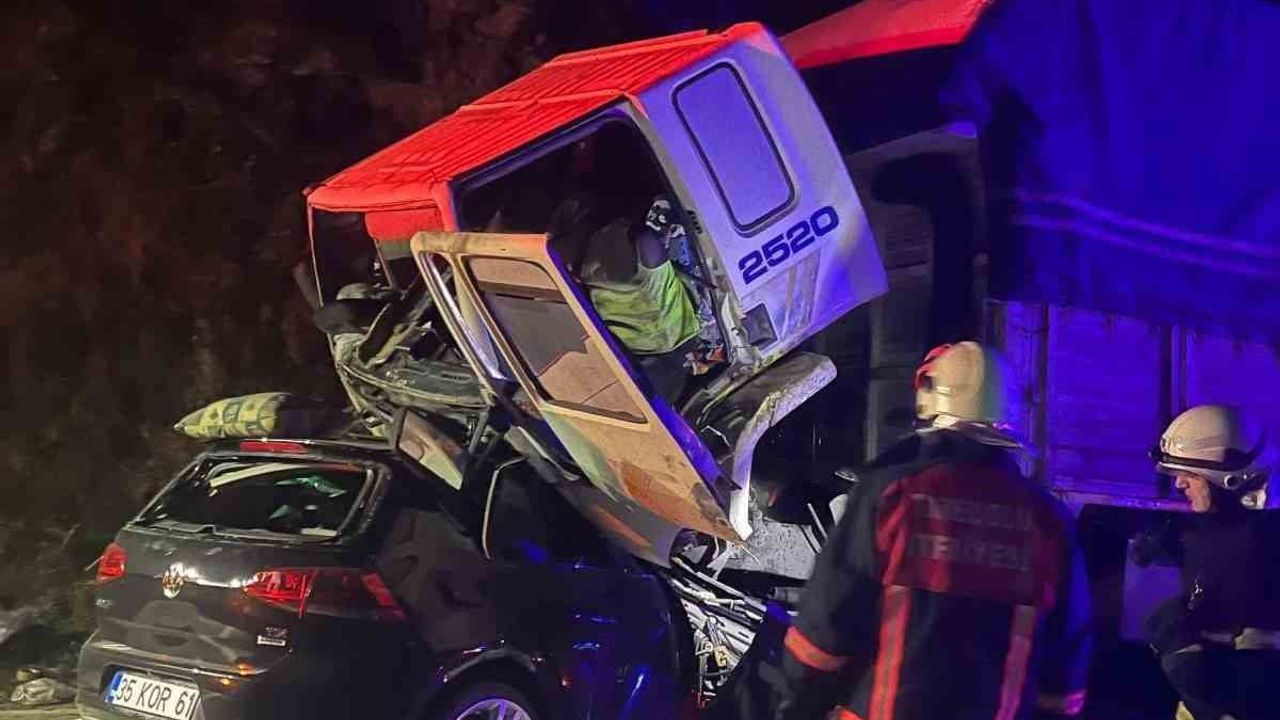 Giresun Tirebolu'da Tır-Otomobil Çarpışması: 3 Ölü, 1 Yaralı