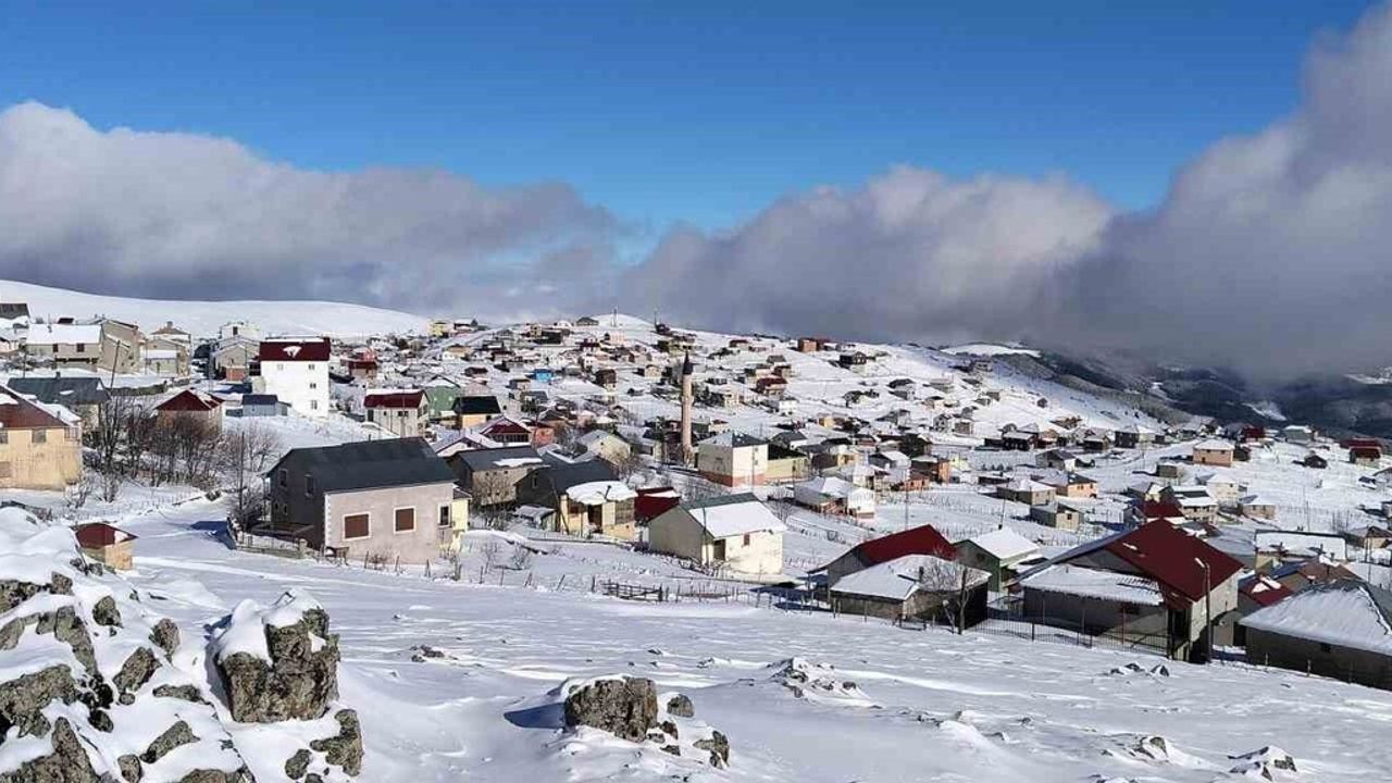 Giresun Yaylalarında Karla Mücadeleyle Yayla Yolları Açık Tutuluyor
