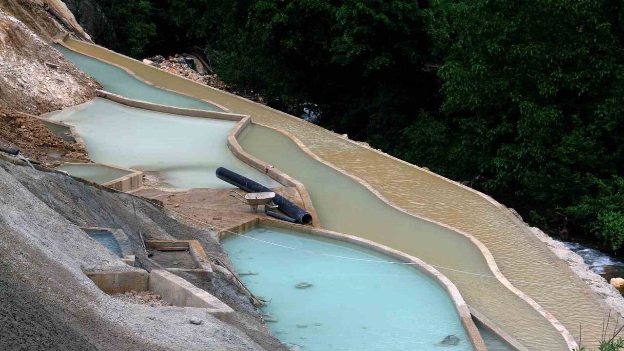 Göksu Travertenleri 2025'te Rekor Ziyaretçiyle Sezonu Kapatıyor