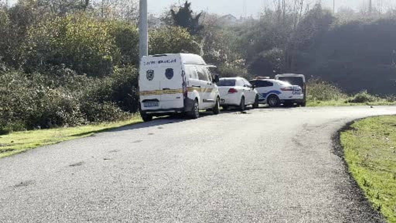 Gölcük’te Konum Takibi Sonrası Genç Erkek Çalılıkta Ölü Bulundu