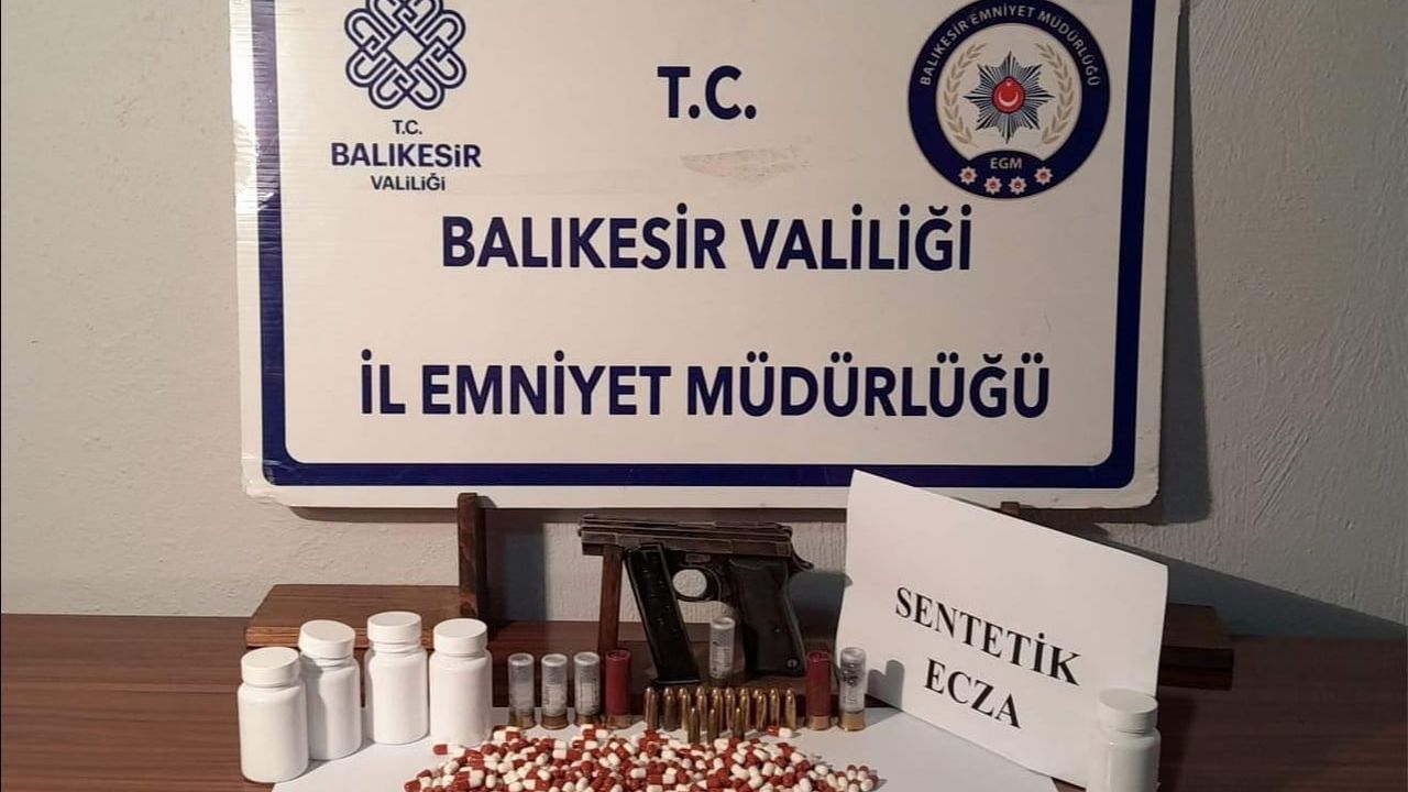 Gönen'de Polis Uyuşturucu ve Ruhsatsız Silah Ele Geçirdi