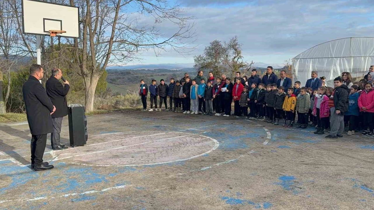 Gördes’te Çilek Serası: Gelir Engelliler İçin