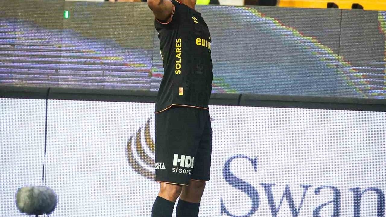 Göztepe, Antalyaspor'u 2-1 Yenerek Deplasmanda Kazanmaya Devam Ediyor