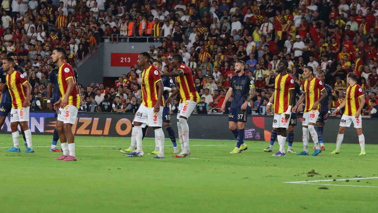 Göztepe, İlk Devrede Ligin En Az Gol Yiyeni: 17 Maçta Sadece 9 Gol