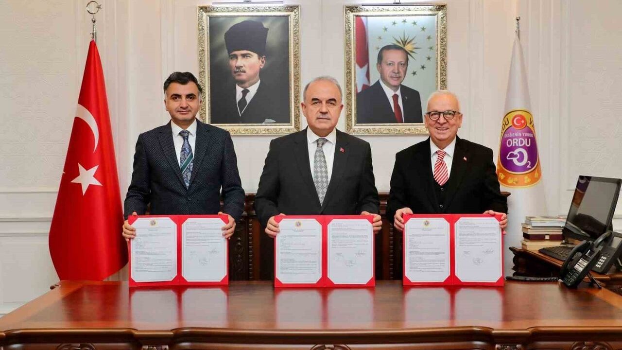 Gülyalı'ya Köy Yaşam Merkezi: Alibey'de protokol imzalandı