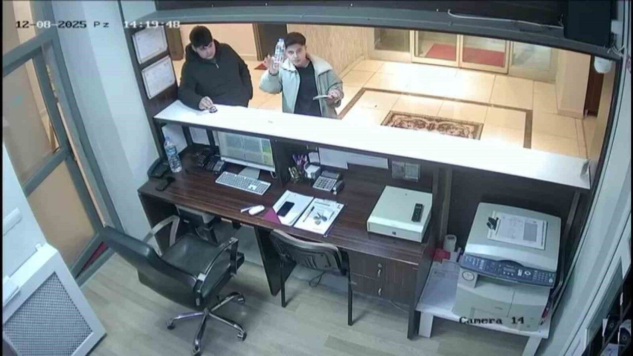 Gümüşhacıköy'de Çıraklardan Örnek Davranış: Su Alıp 10 TL Bıraktılar