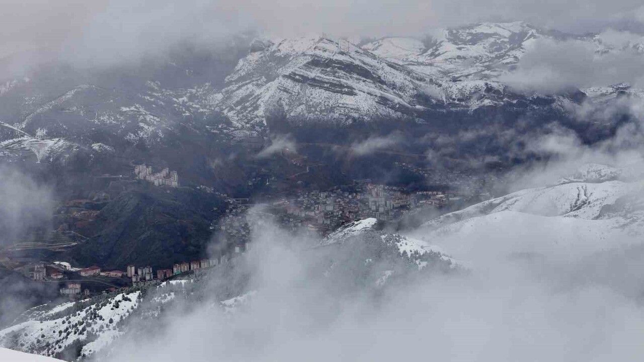 Gümüşhane Beyaz Gelinliğini Giydi: Kartpostallık Kar ve Sis