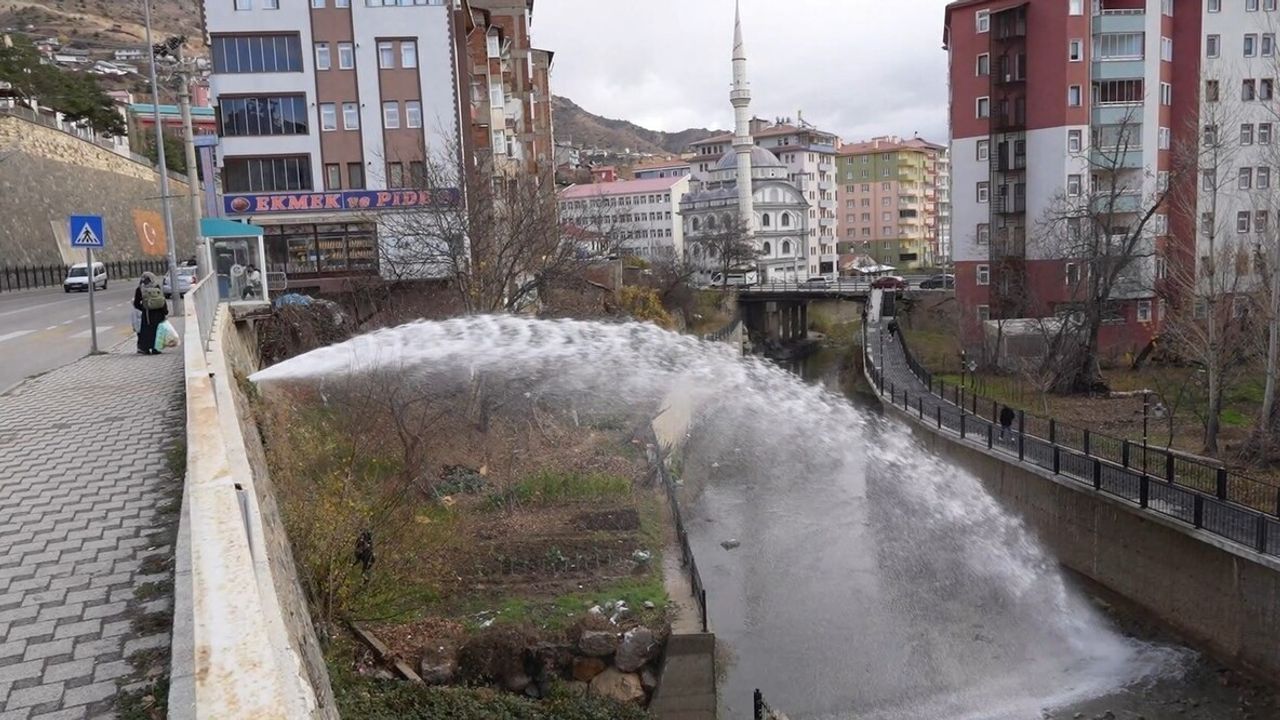 Gümüşhane'de Ana Su Hattı Hatası: Tonlarca İçme Suyu Harşit Çayı'na Aktı