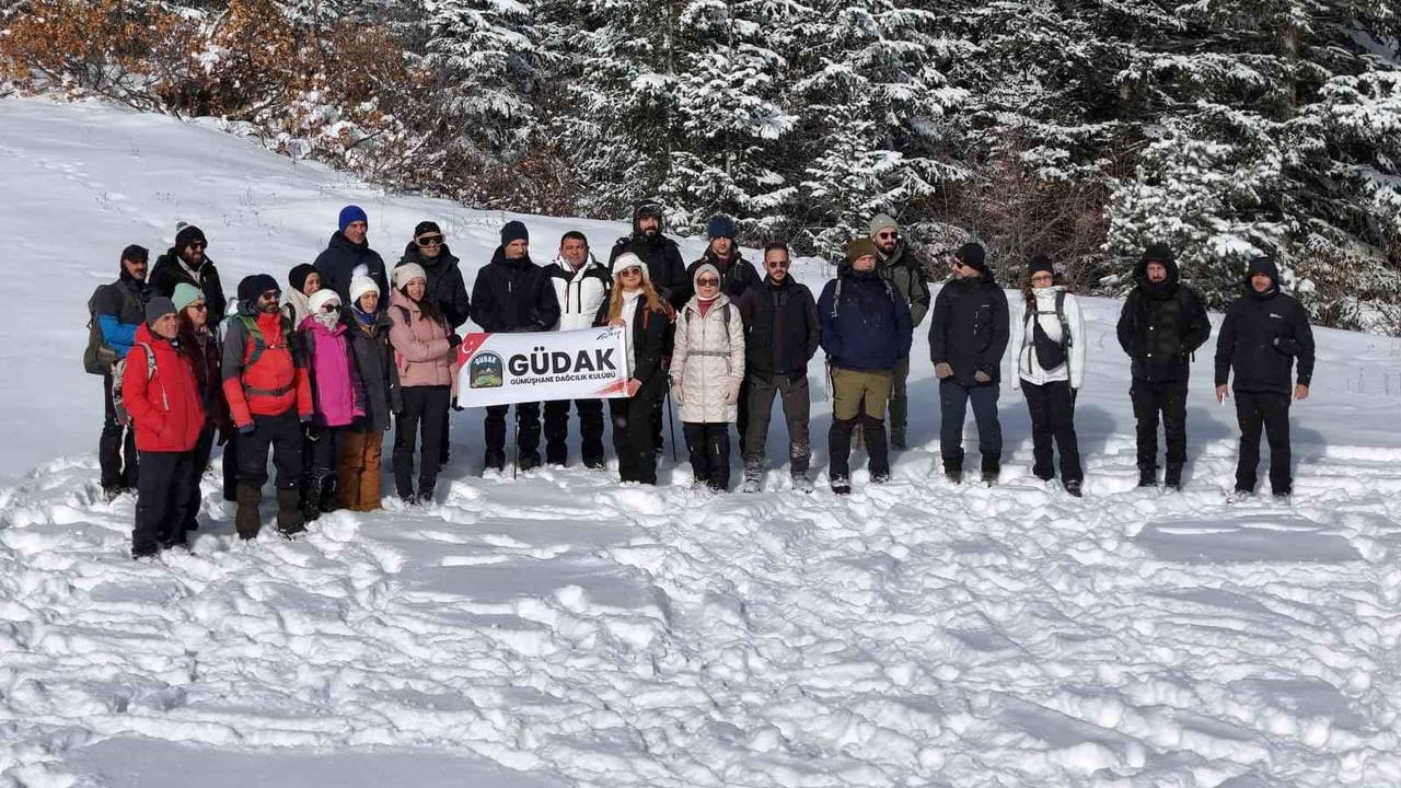Gümüşhane'de Kış Masalı: Dağcılar Karla Kaplı Rotalarda